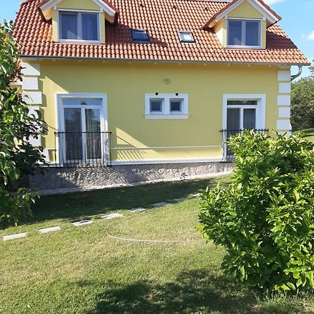 Kondics Apartmanhaz Sárvár Eksteriør bilde